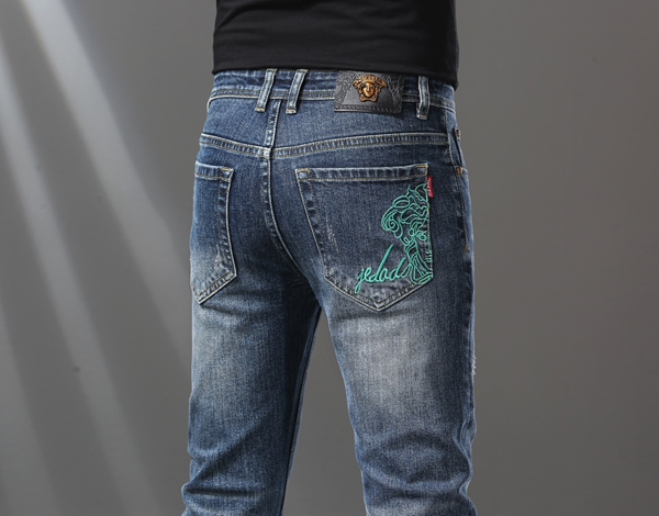 ブランドジーンズ着用イメージ